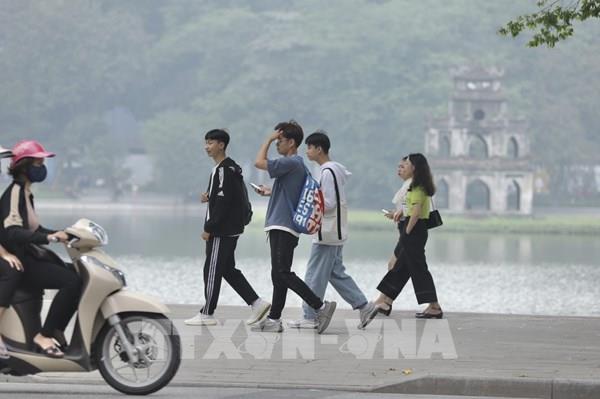 Nhiều người dân chủ quan không đeo khẩu trang nơi công cộng