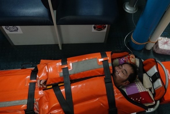 Vượt sóng cứu thuyền viên bị tai biến trên vùng biển Quảng Ngãi