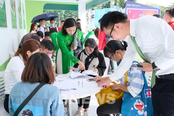 Vietcombank đón hơn 500 khách hàng đăng ký dịch vụ tại "Sóng Festival"