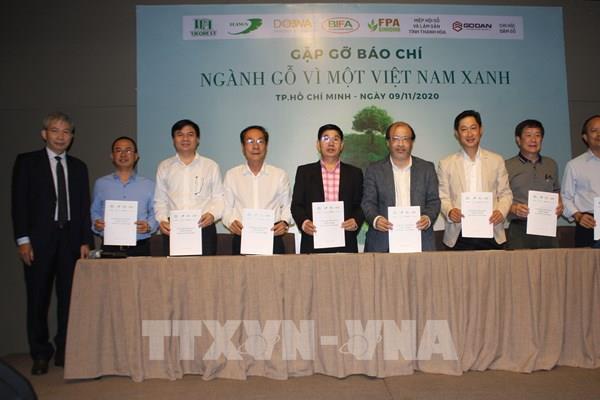 Ký cam kết thúc đẩy phát triển ngành gỗ Việt Nam theo hướng bền vững