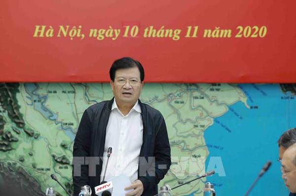Phó Thủ tướng Trịnh Đình Dũng: Ứng phó với bão số 12,13 theo phương châm "4 tại chỗ"