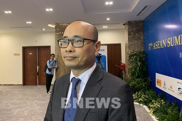  Tập trung xem xét và cân nhắc về các định hướng mới cho khu vực