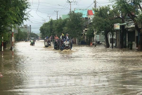 Trung Bộ tiếp tục mưa rất to về đêm, cảnh báo nguy cơ xảy ra lũ quét, sạt lở đất