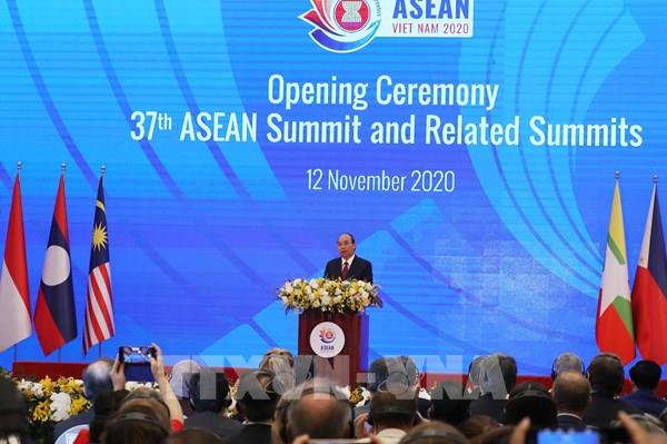 Thủ tướng Nguyễn Xuân Phúc: ASEAN vững vàng vượt lên thách thức, hướng tới thịnh vượng