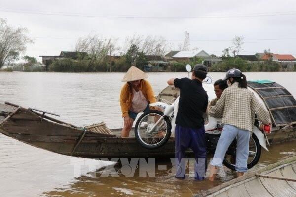 Vùng “rốn lũ” Quảng Điền mênh mông biển nước, nhiều thôn bị cô lập