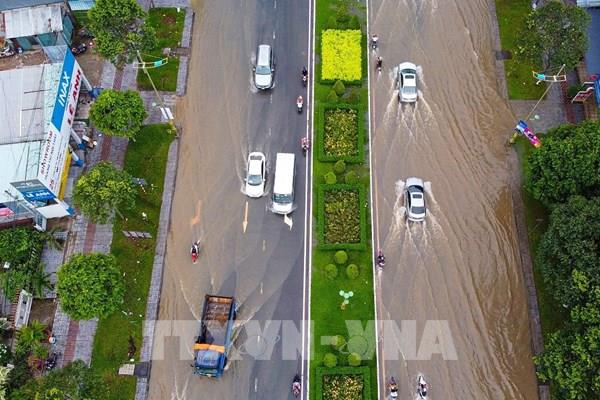 Triều cường tại Cần Thơ bất ngờ vượt báo động III sớm hơn dự báo