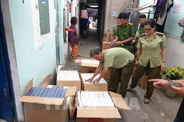 Bình Dương phát hiện cơ sở tàng trữ hơn 10.000 bao thuốc giả