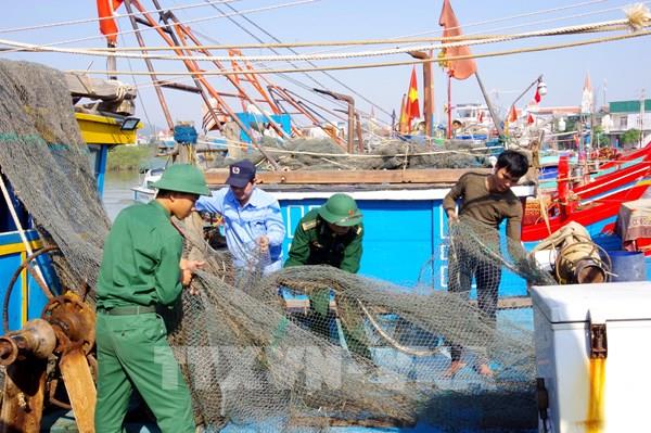 Trưa 14/11, bão số 13 gây gió giật cấp 12 ở vùng ven biển từ Nam Nghệ An đến Quảng Ngãi