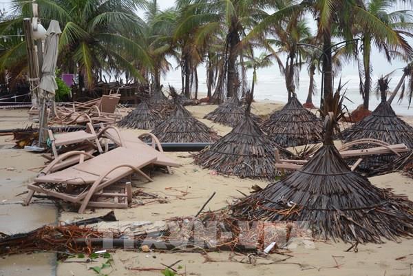 Bão số 13: Nước sông Hàn- Đà Nẵng tràn mặt đường, hư hỏng 800 mét vỉa hè