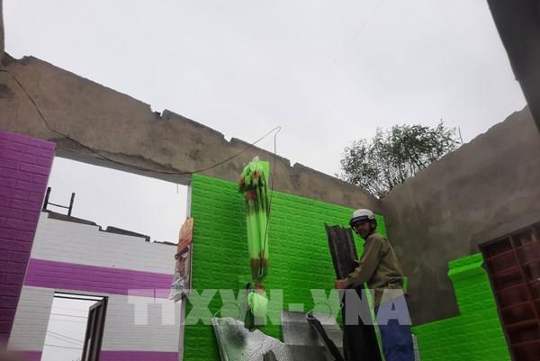 Bão số 13 làm hàng nghìn ngôi nhà tốc mái và 18 người bị thương