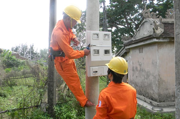 Cấp điện trở lại cho 95% khách hàng ở Thừa Thiên - Huế bị ảnh hưởng bão số 13