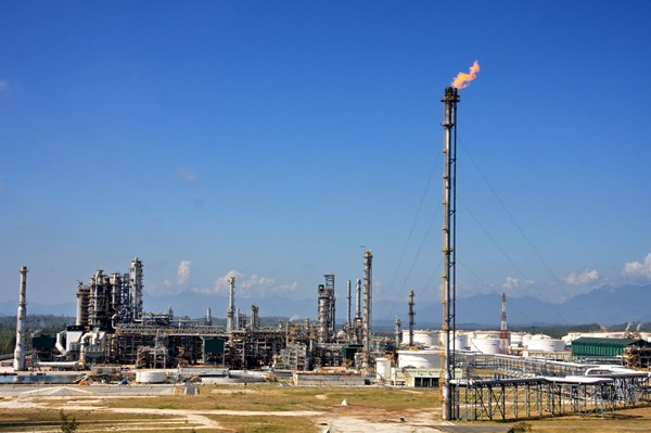 Giá dầu châu Á giảm khoảng 1% trước cuộc họp OPEC+