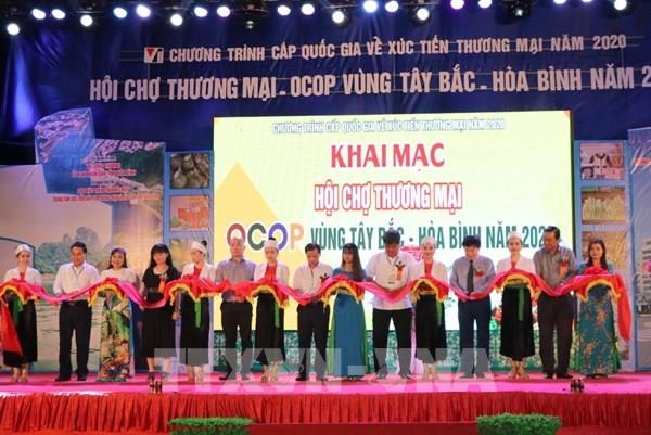  Gần 300 gian hàng tham gia Hội chợ Thương mại - OCOP vùng Tây Bắc - Hòa Bình