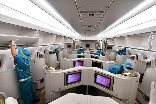 Vietnam Airlines thực hiện nghiêm khử trùng tàu bay chở khách quốc tế