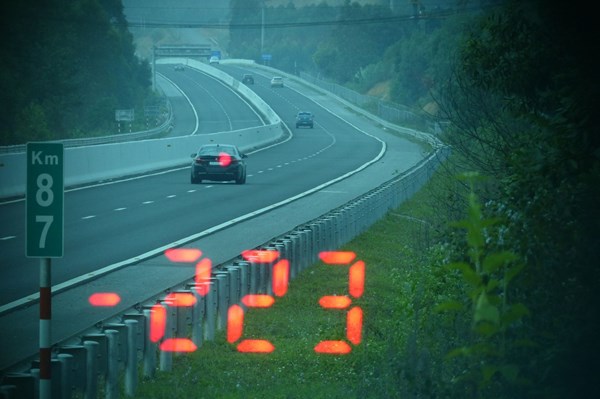 Tước giấy phép 3 tháng đối với tài xế chạy xe tốc độ 223 km/h trên cao tốc