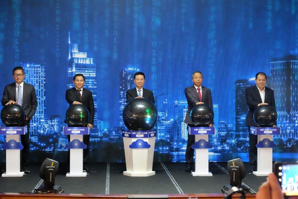 Nỗ lực làm chủ hạ tầng số