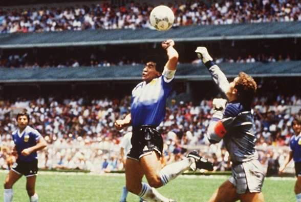 Hai bàn thắng lịch sử của Diego Maradona vào lưới tuyển Anh ở World Cup 1986