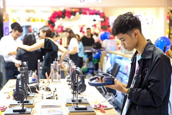 Khai trương trung tâm trải nghiệm Sony tại Vincom Mega Mall Royal City