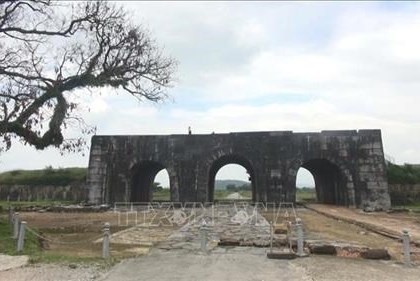 Đầu tư gần 15 tỷ đồng tu sửa tường đá di sản Thành Nhà Hồ