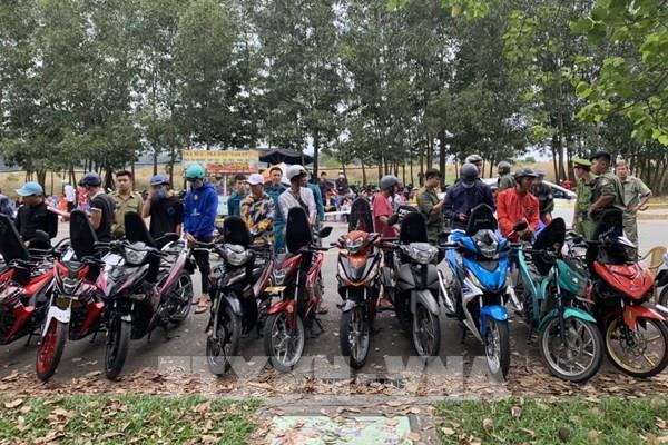 Vây bắt “nóng” 60 quái xế tụ tập đua xe ở Bình Dương
