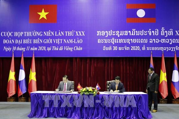 Việt Nam – Lào xem xét nối lại thông quan hàng hóa trên toàn tuyến biên giới