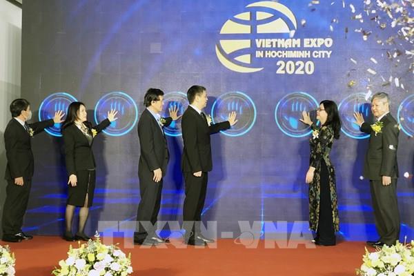 Lần đầu tiên triển lãm gian hàng "từ xa" tại Vietnam Expo lần thứ 18