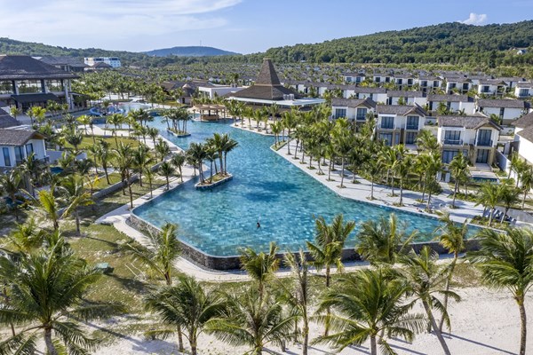 Sở hữu những thương hiệu khách sạn toàn cầu, du lịch Bãi Kem “bùng nổ”