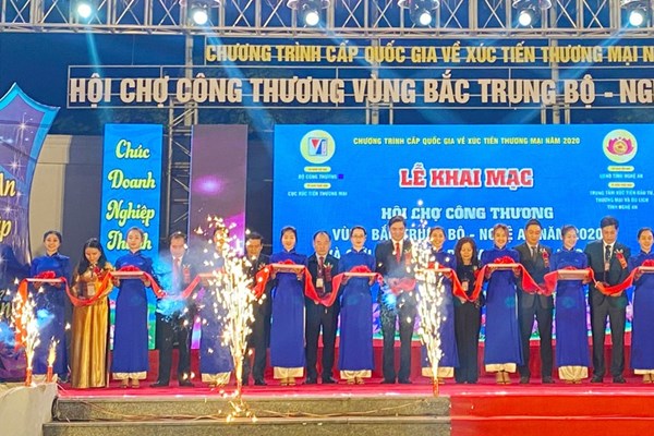Hội chợ Công Thương vùng Bắc Trung Bộ - Nghệ An thu hút hơn 100 doanh nghiệp 
