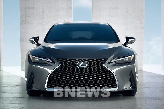 Lexus Việt Nam sắp ra mắt thị trường sedan cỡ nhỏ hạng sang IS