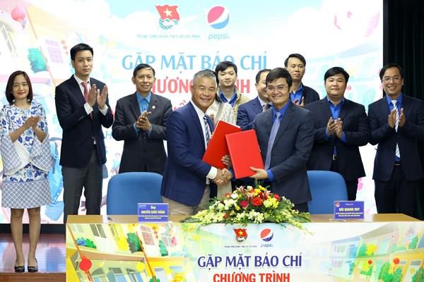 Tặng gần 3.000 vé máy bay, vé xe miễn phí cho người có hoàn cảnh khó khăn