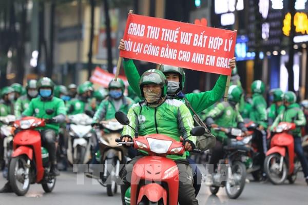Grab tăng giá cước đã tác động kép đến cả tài xế và ‘thượng đế’