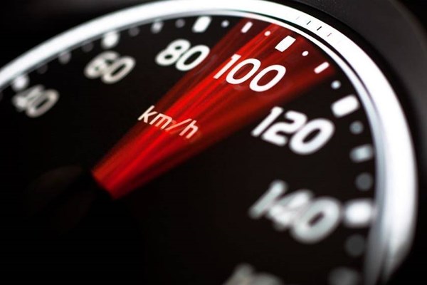 Thu hồi phù hiệu 50 xe khách, xe tải chạy quá tốc độ hàng trăm lần trong 1 tháng