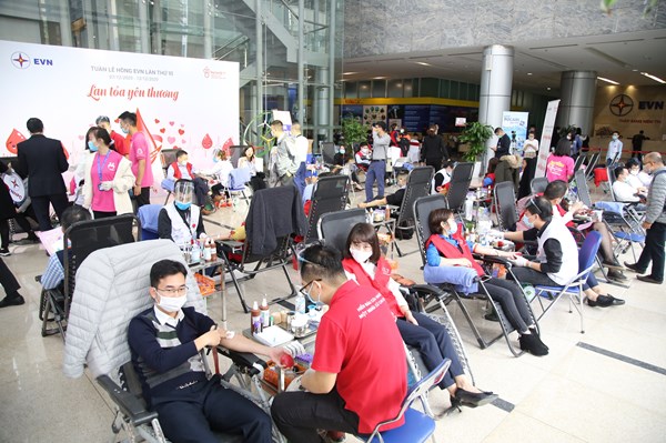 Hàng nghìn người lao động EVN tham gia hiến máu tình nguyện 