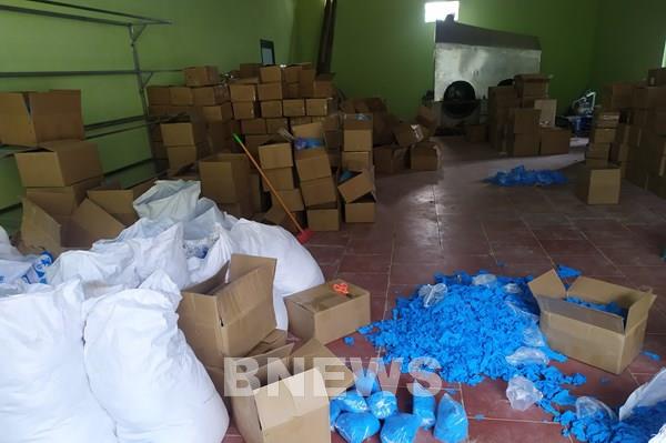 Phát hiện trên 8 tấn găng tay y tế đã qua sử dụng tại Thái Nguyên