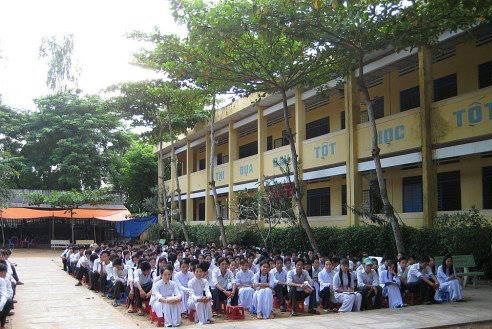 Vụ học sinh lớp 10 nghi tự tử tại trường: Đề xuất kỷ luật cảnh cáo hiệu trưởng