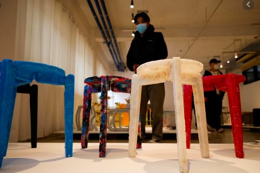 Ý tưởng độc đáo từ tái chế khẩu trang đã qua sử dụng