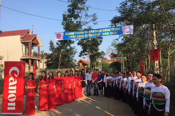 Canon Việt Nam tiếp tục bàn giao công trình Thắp sáng đường quê năm 2020