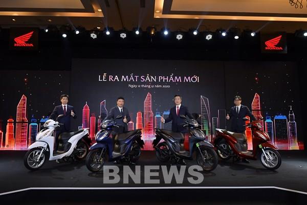 Tháng 1, doanh số bán xe máy và ô tô của Honda đều tăng