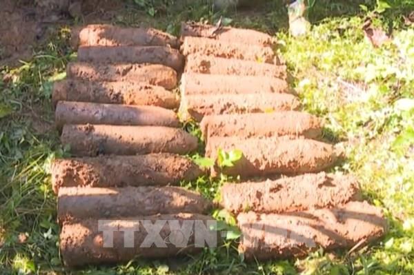 Phát hiện, thu gom 180 quả đạn pháo trong rẫy cà phê