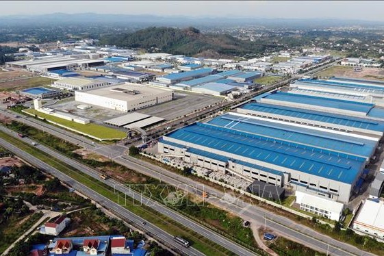 Trao quyết định thành lập 3 cụm công nghiệp với tổng mức đầu tư 1.200 tỷ đồng
