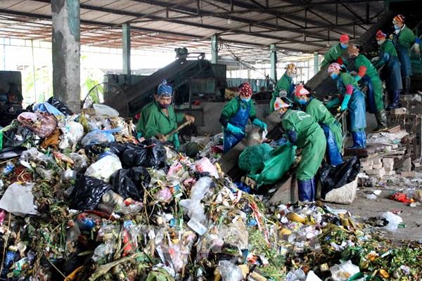Biến rác thải sinh hoạt thành những sản phẩm hữu ích