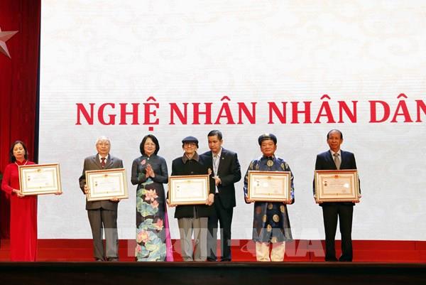 77 cá nhân được tặng danh hiệu “Nghệ nhân Nhân dân”, “Nghệ nhân Ưu tú”