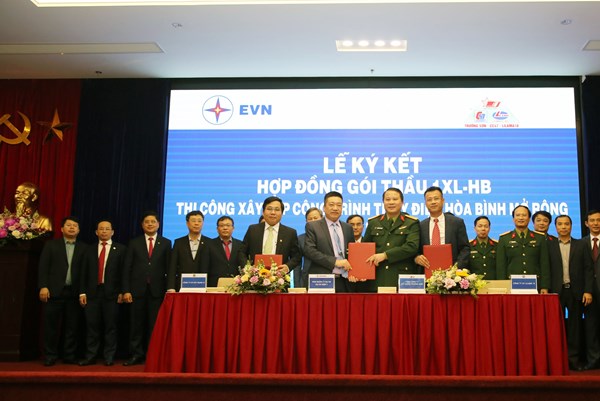 Ký hợp đồng gói thầu thi công Nhà máy Thủy điện Hòa Bình mở rộng