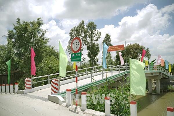 Grab Việt Nam xây dựng 8 cầu dân sinh cho trẻ em vùng khó khăn đến lớp