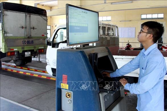 Từ ngày 1/10, đăng kiểm ô tô không phải xuất trình bảo hiểm trách nhiệm dân sự