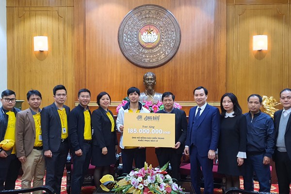 Cầu thủ HAGL trích lợi nhuận từ cà phê ông Bầu ủng hộ miền Trung