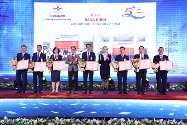 "Mắt xích" kết nối khách hàng sử dụng điện