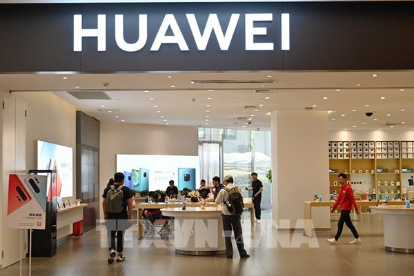 Doanh số điện thoại thông minh của Huawei giảm mạnh