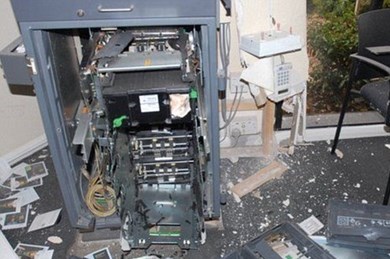 Cảnh báo nhiều phương thức táo tợn để trộm tiền từ máy ATM