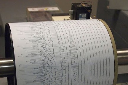 Động đất ngoài khơi Nhật Bản